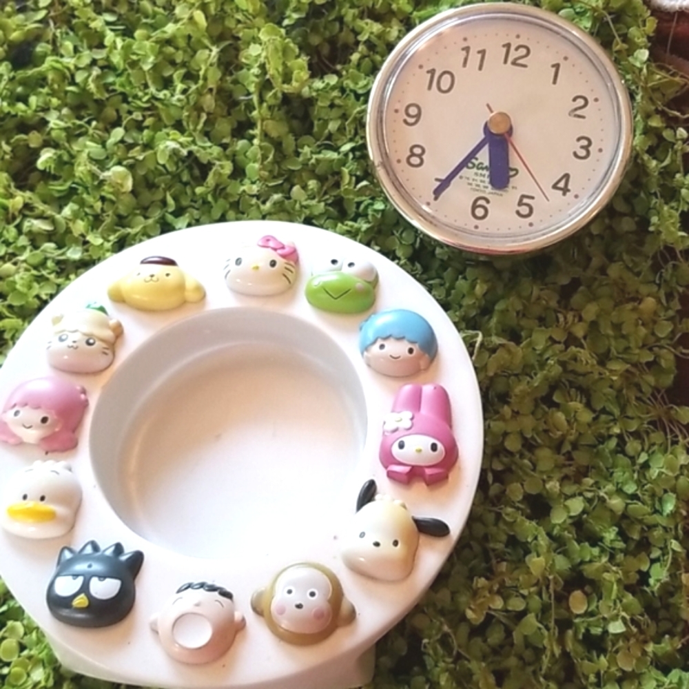 90's SANRIO Rare SMILES Cutest ICONIC HELLO KITTY Collectible ALL Friends CLOCK - Picture 7 of 16